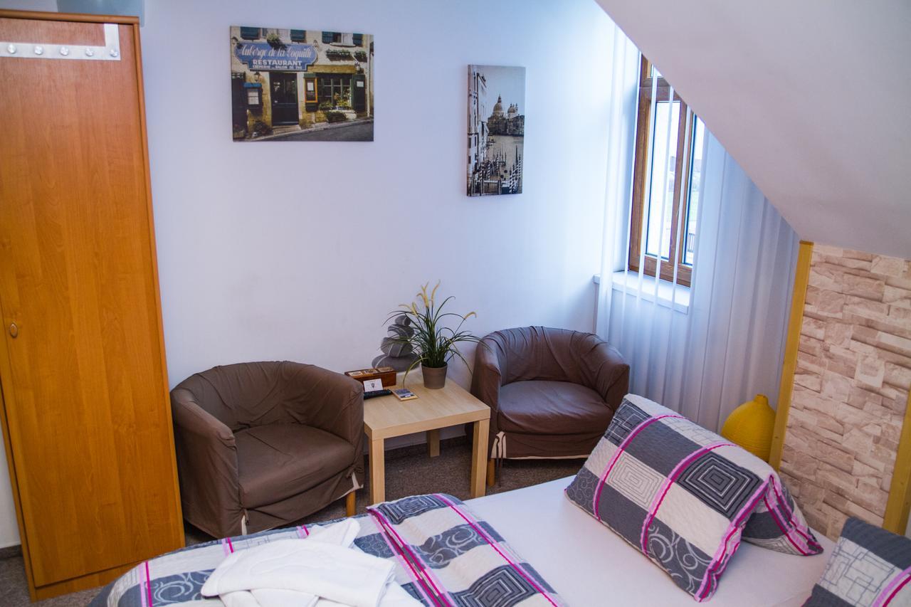 Pension Art Lázně Bohdaneč Extérieur photo