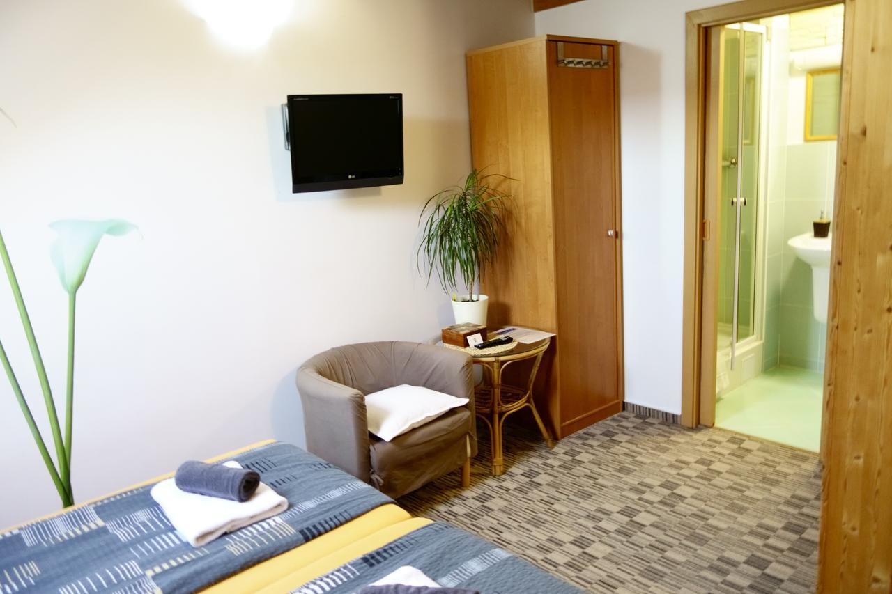 Pension Art Lázně Bohdaneč Extérieur photo